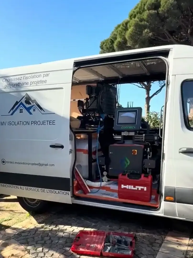 Matériel de projection installé dans l’utilitaire MV Isolation